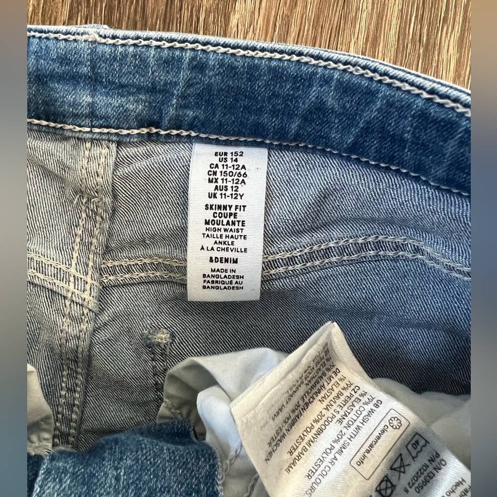 H&M distressed jeans - Picture 5 of 7